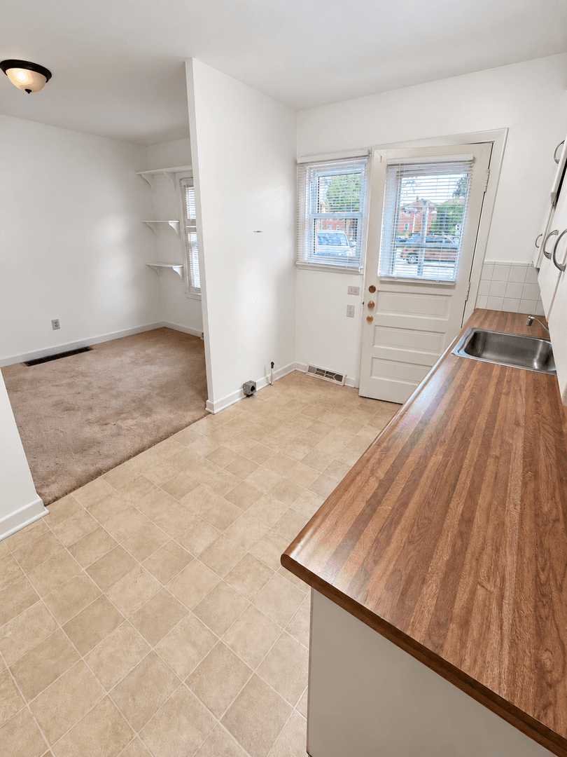 Mason City Apartment: 99 Westview Dr