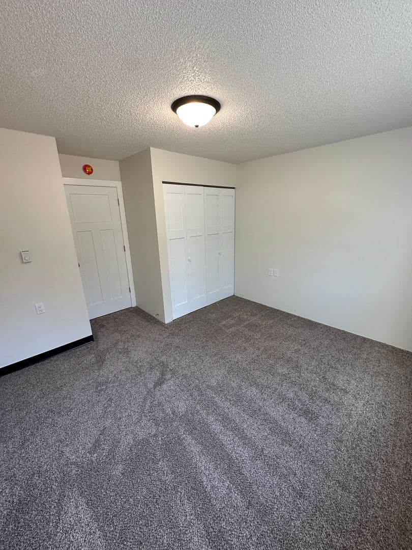 Hampton Apartment: 200 12th Ave NE