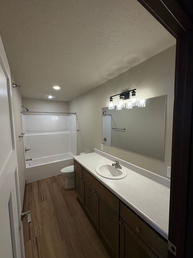 Sioux Center Apartment: 1811 11th Ave NE