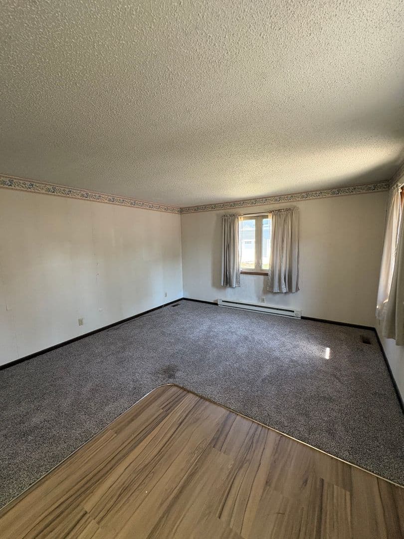 Orange City Apartment: 213 7th Street NE