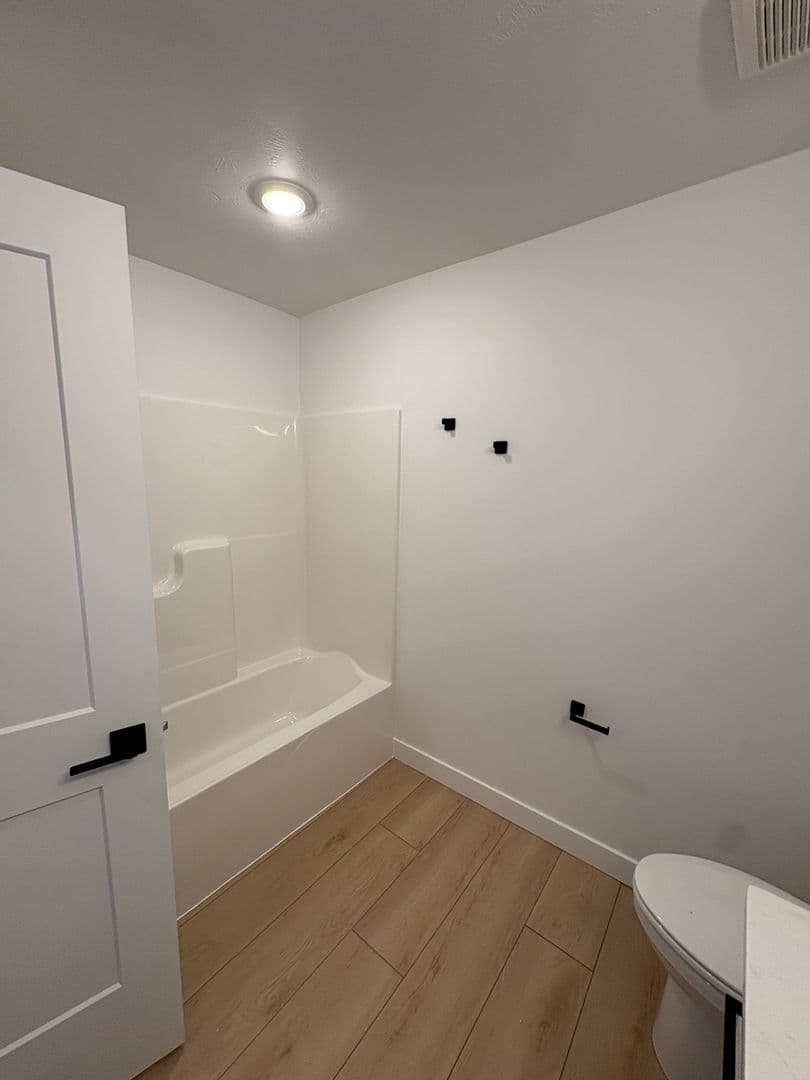Worthington Apartment: 1604/1608/1612/1616/1620 Darling Drive