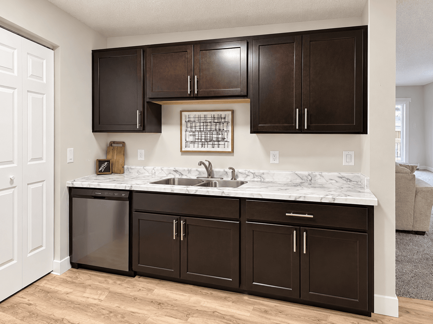 Sioux Falls Apartment: 500 S Kiwanis Ave
