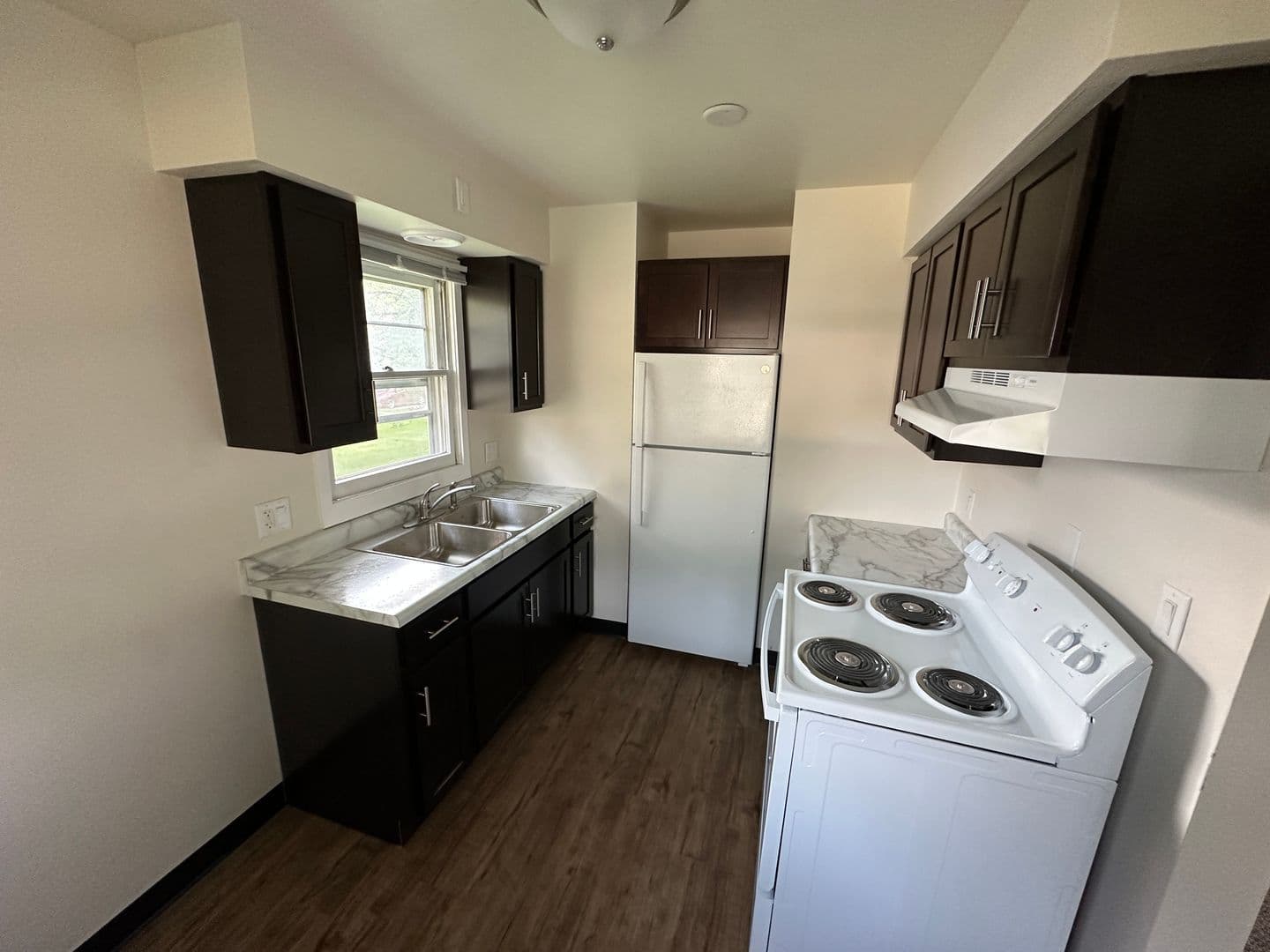 Orange City Apartment: 321 Delaware Avenue SW