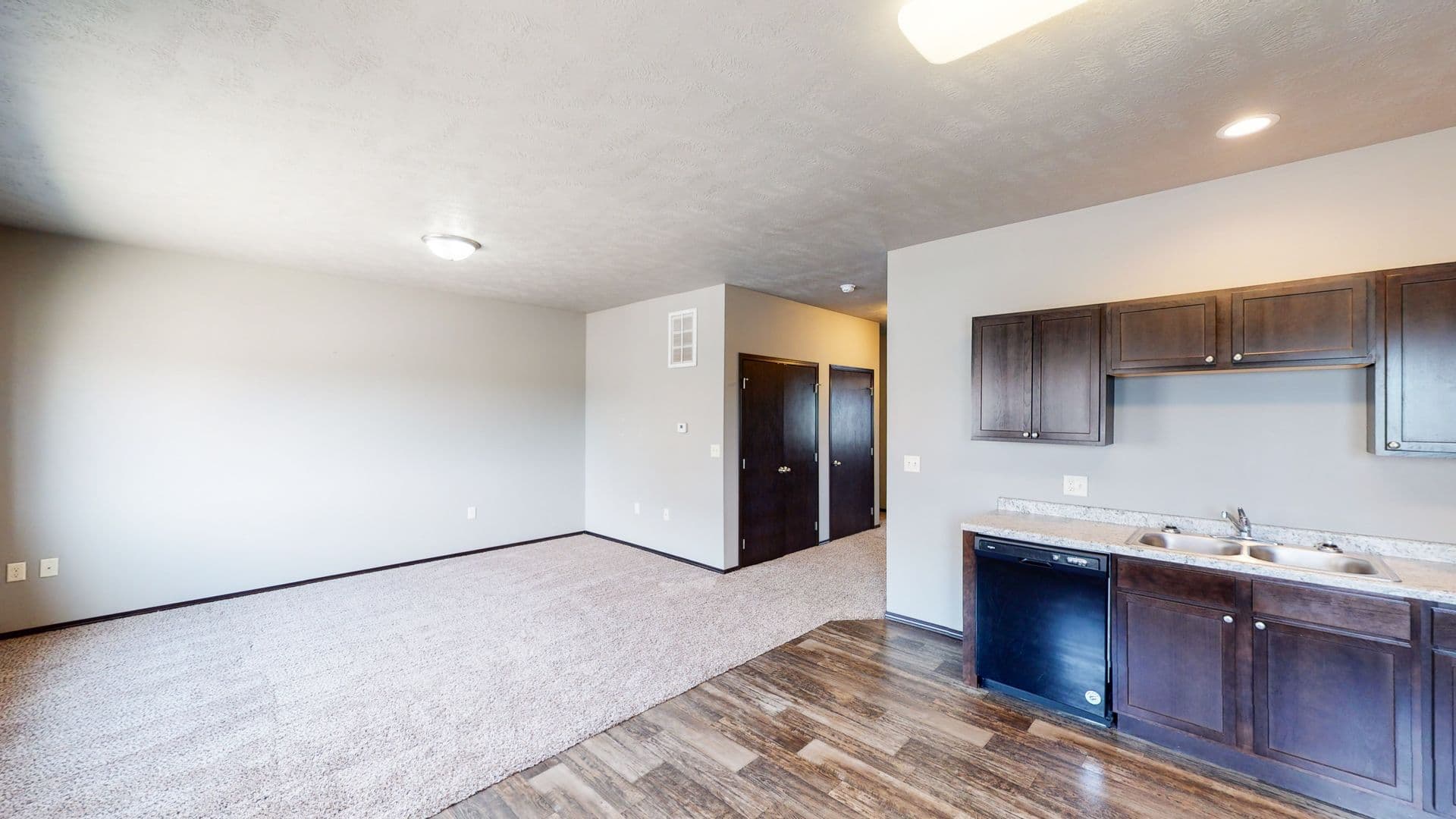 Orange City Apartment: 701 15th Street SE
