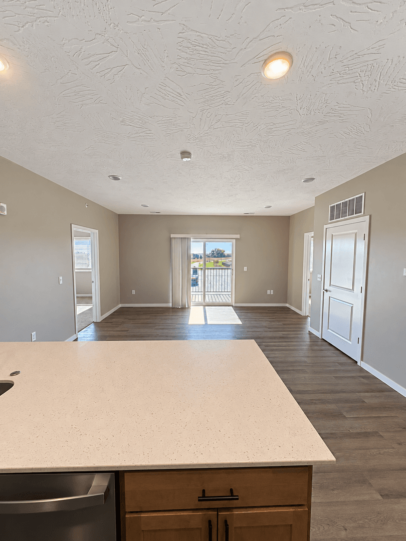 Orange City Apartment: 600 Salem Ave SE