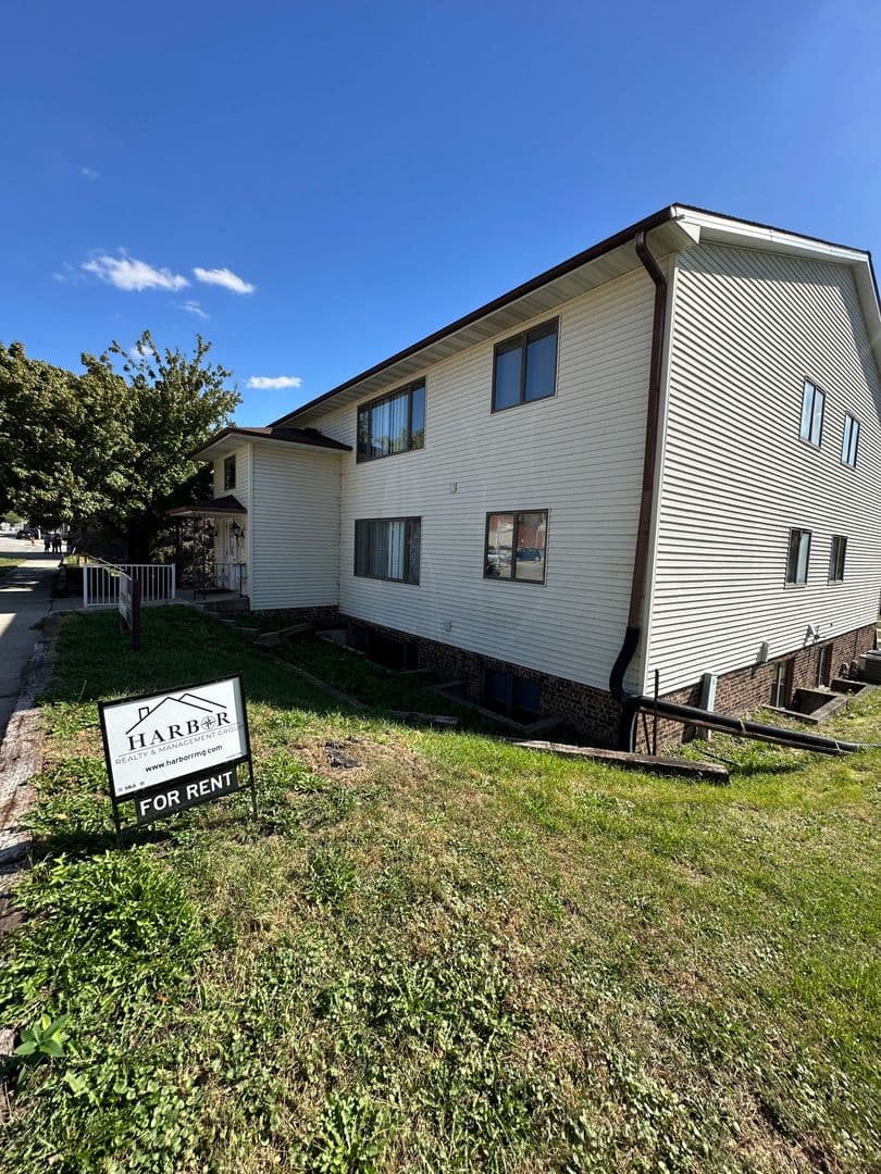 Boone Apartment: 724 7th Street