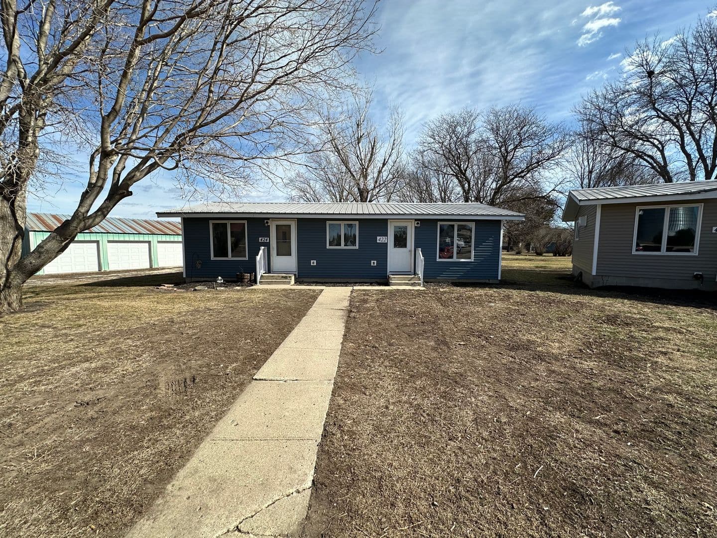 Paullina Apartment: 422-424 N Willow Street