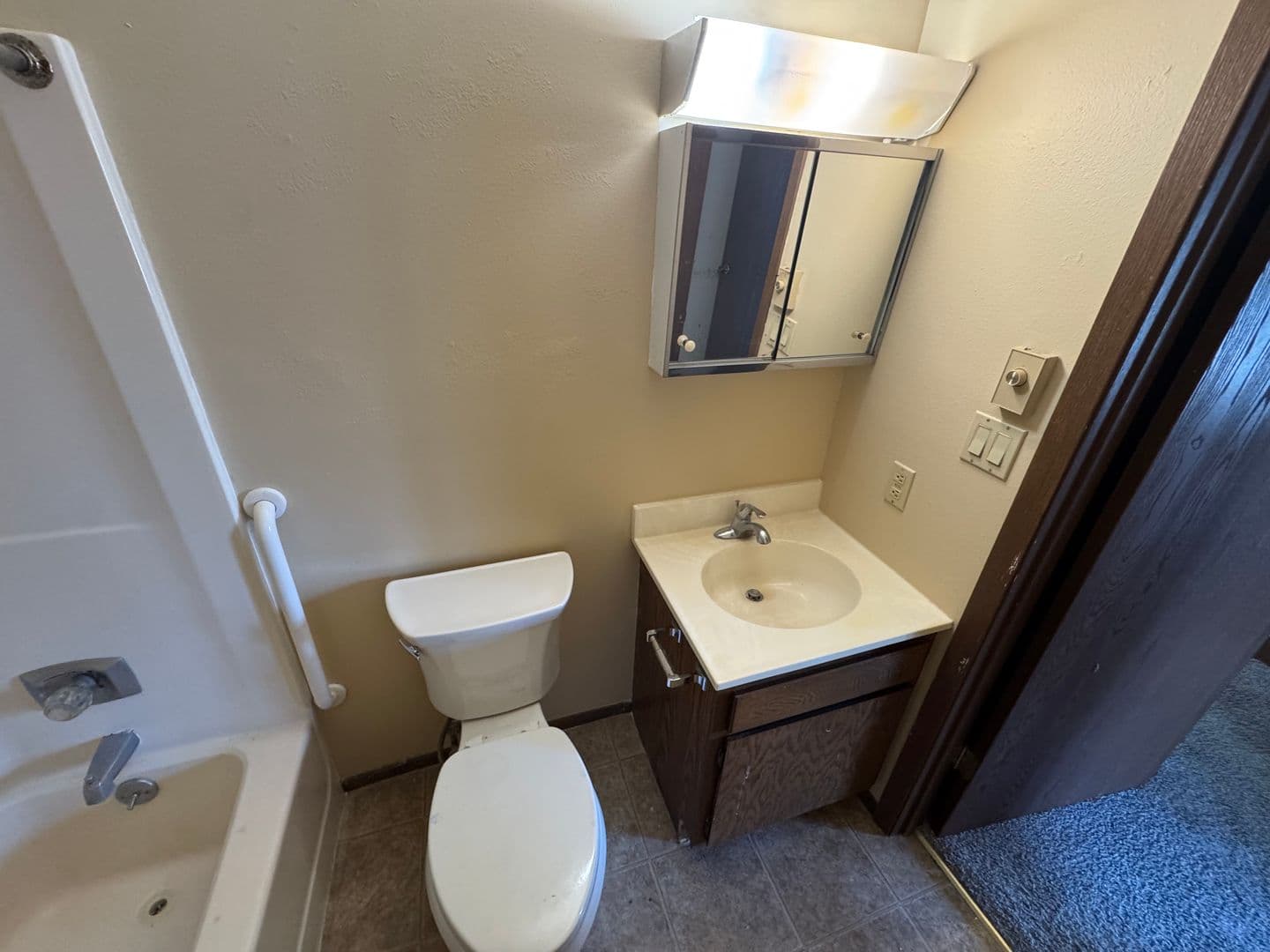 Jefferson Apartment: 1310 Westwood Drive