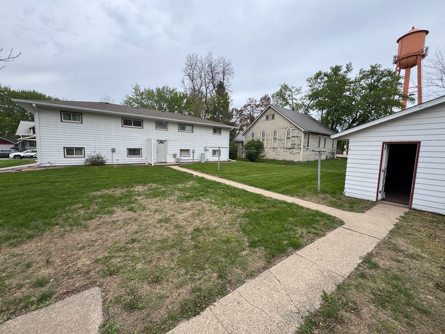 Orange City Apartment: 317 Delaware Avenue SW