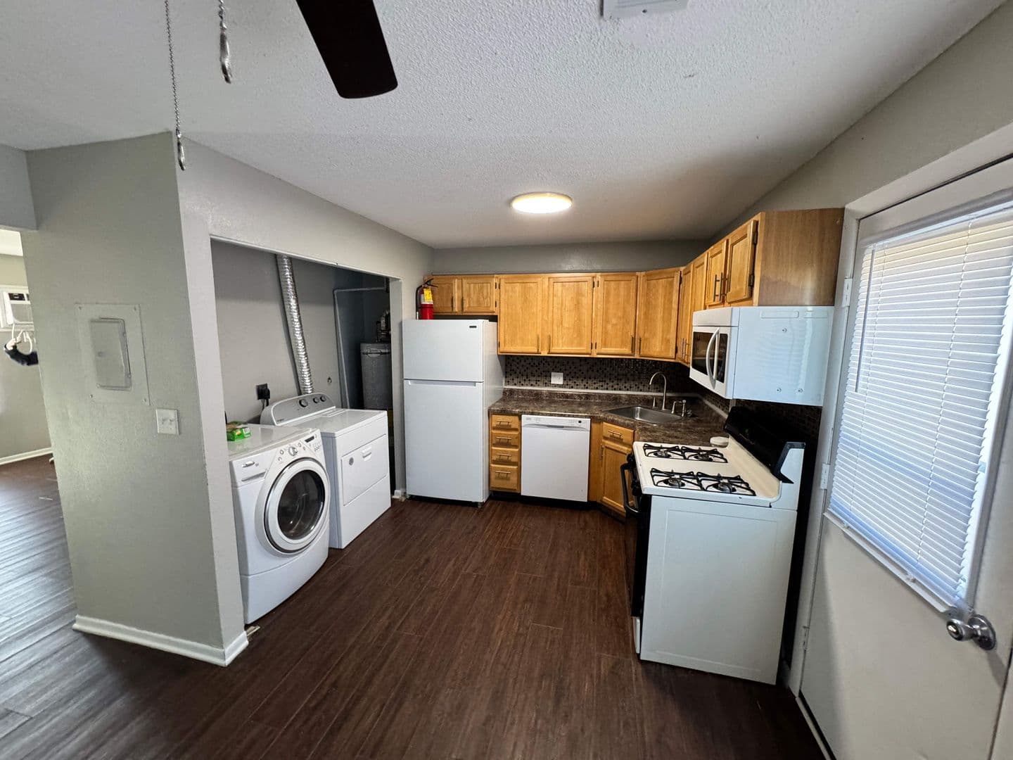 Boone Apartment: 1221 South Linn Street