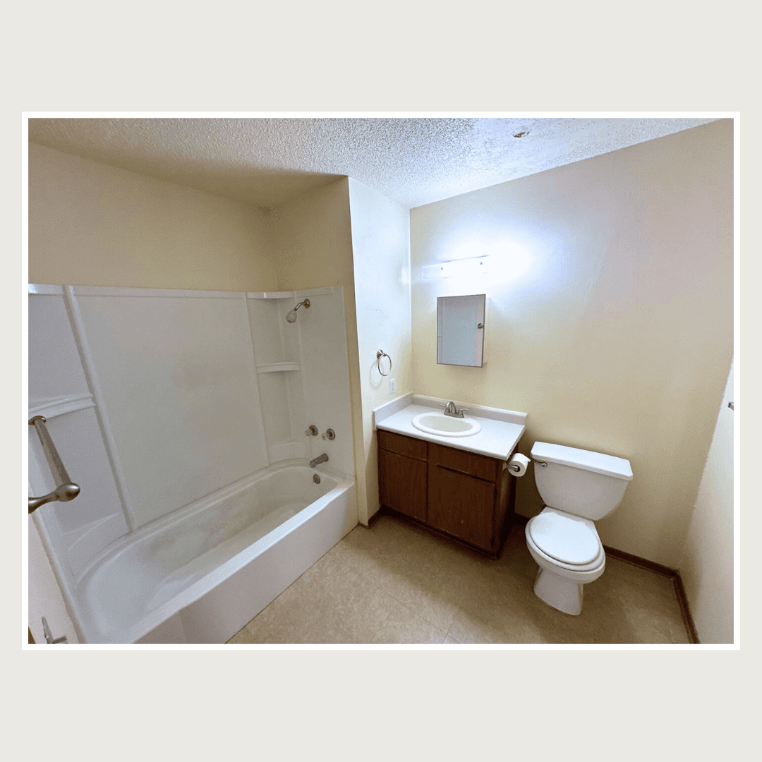 Red Oak Apartment: 2400 North 8th Street