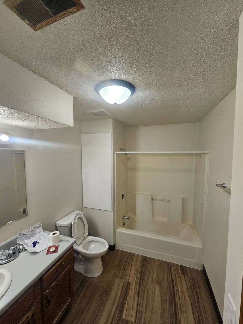 Carroll Apartment: 422 E 7th Street