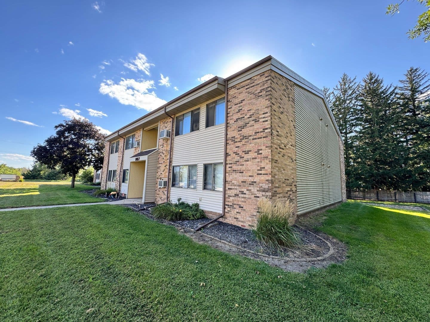 Humboldt Apartment: 805/807/809 11th Ave N