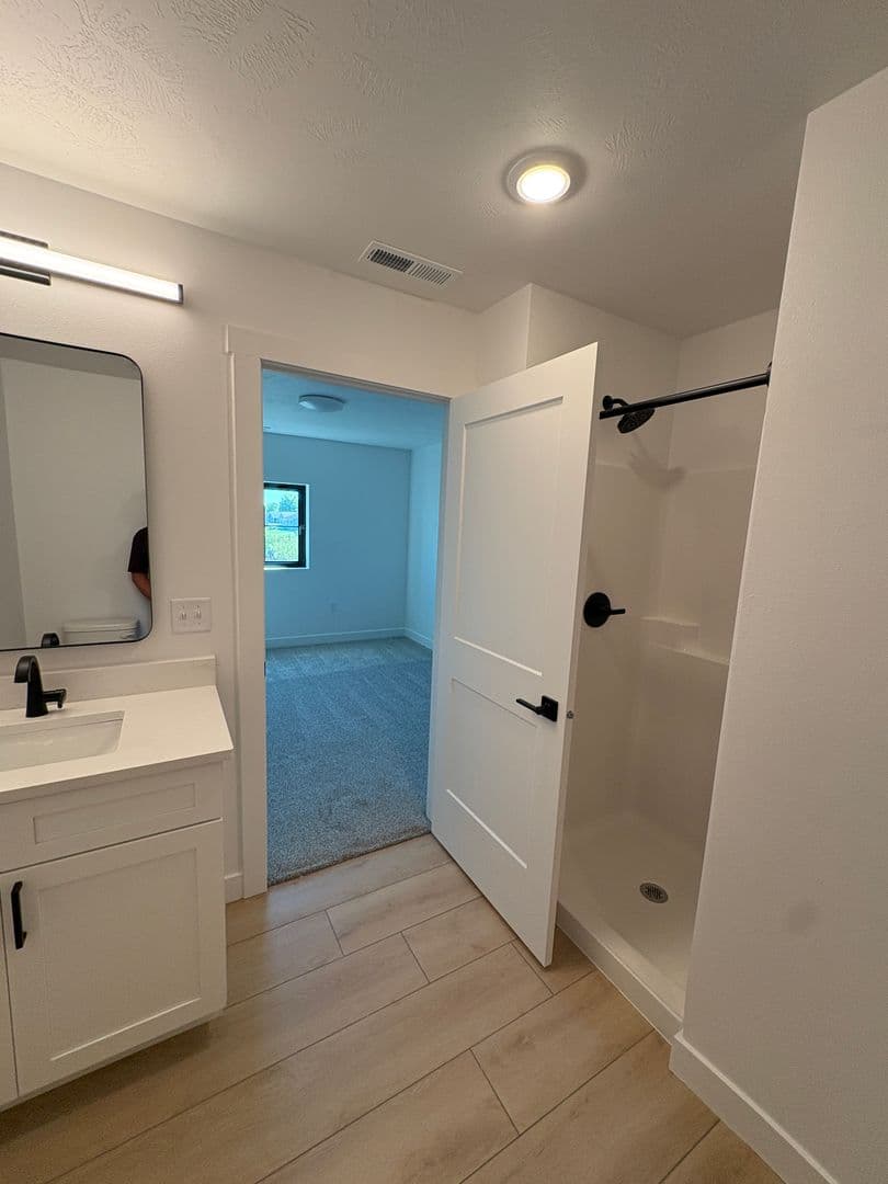 Worthington Apartment: 1604/1608/1612/1616/1620 Darling Drive