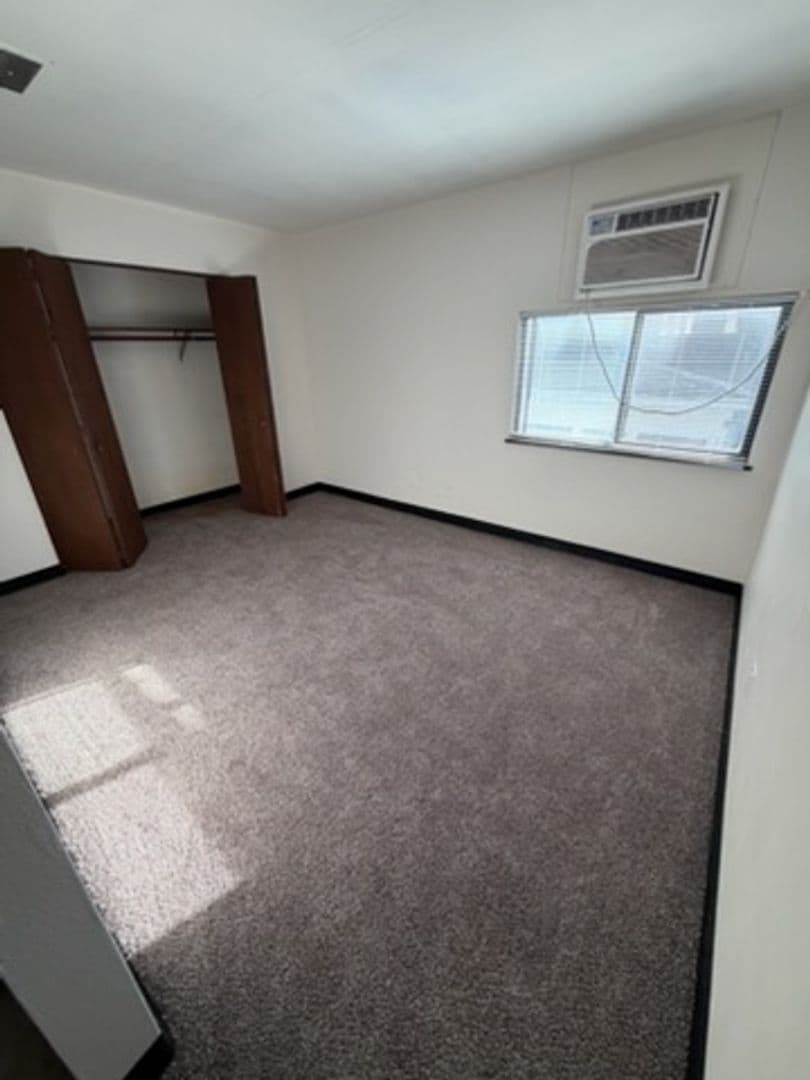 Mason City Apartment: 216-220 3rd Street NE