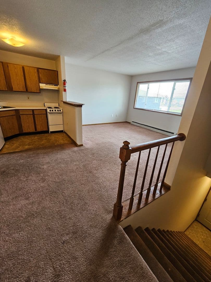 Cedar Rapids Apartment: 2100 Westdale Dr SW