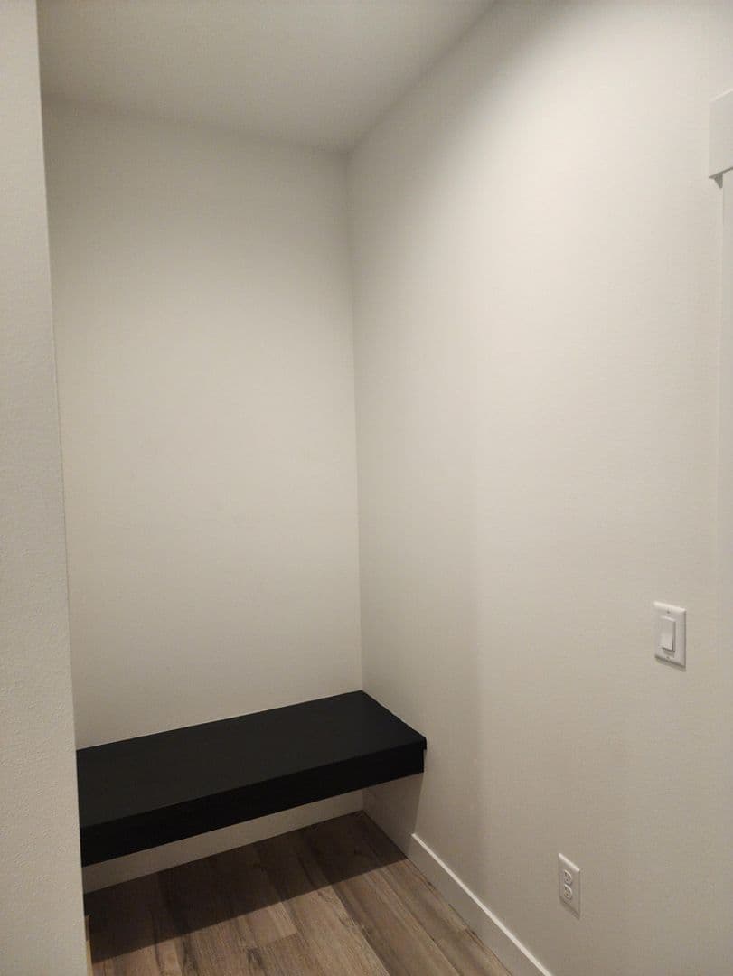 Hawarden Apartment: 2012 Parkview Dr