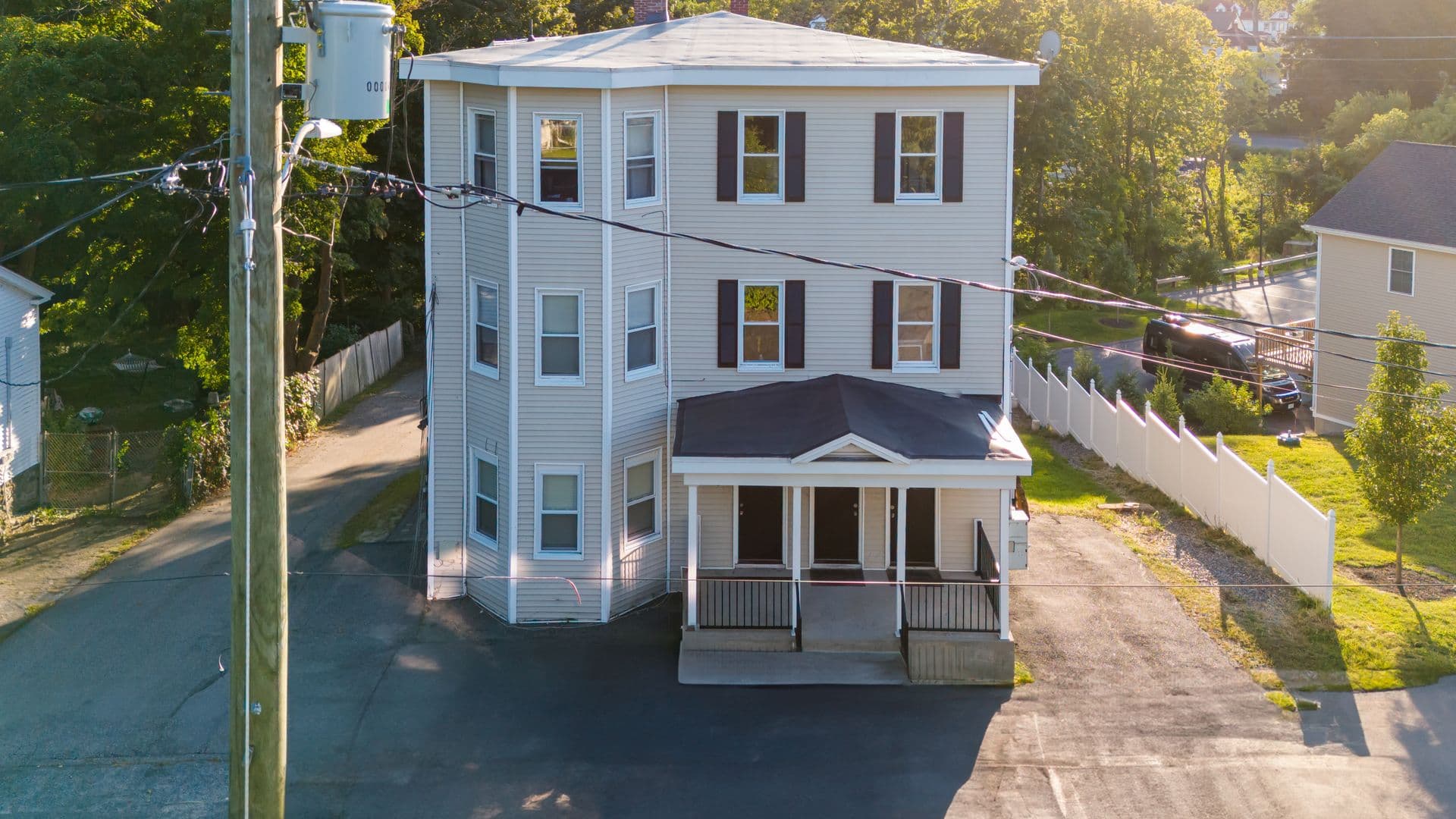 Derry Apartment: 16 Maple Street