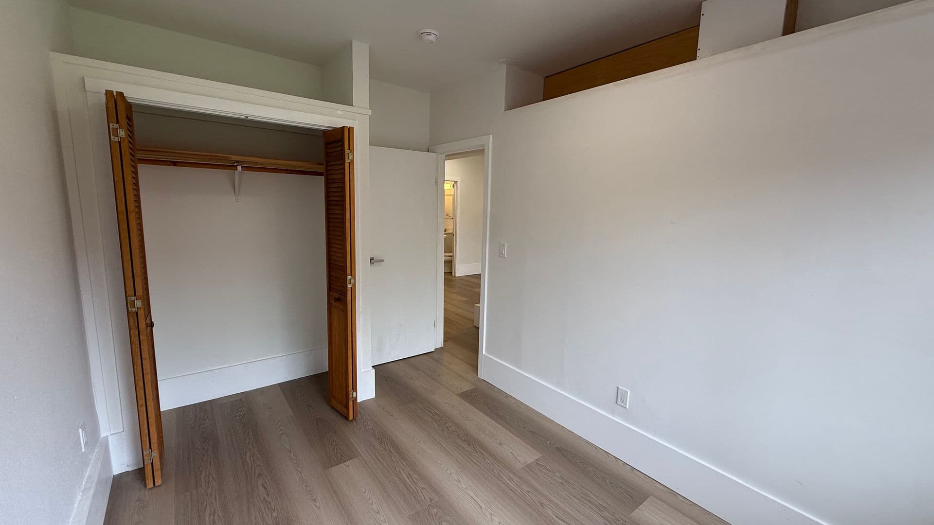 San Francisco Apartment: 1630 Oakdale, Ave.