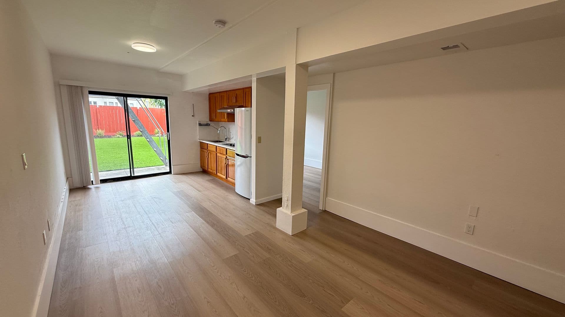 San Francisco Apartment: 1630 Oakdale, Ave.