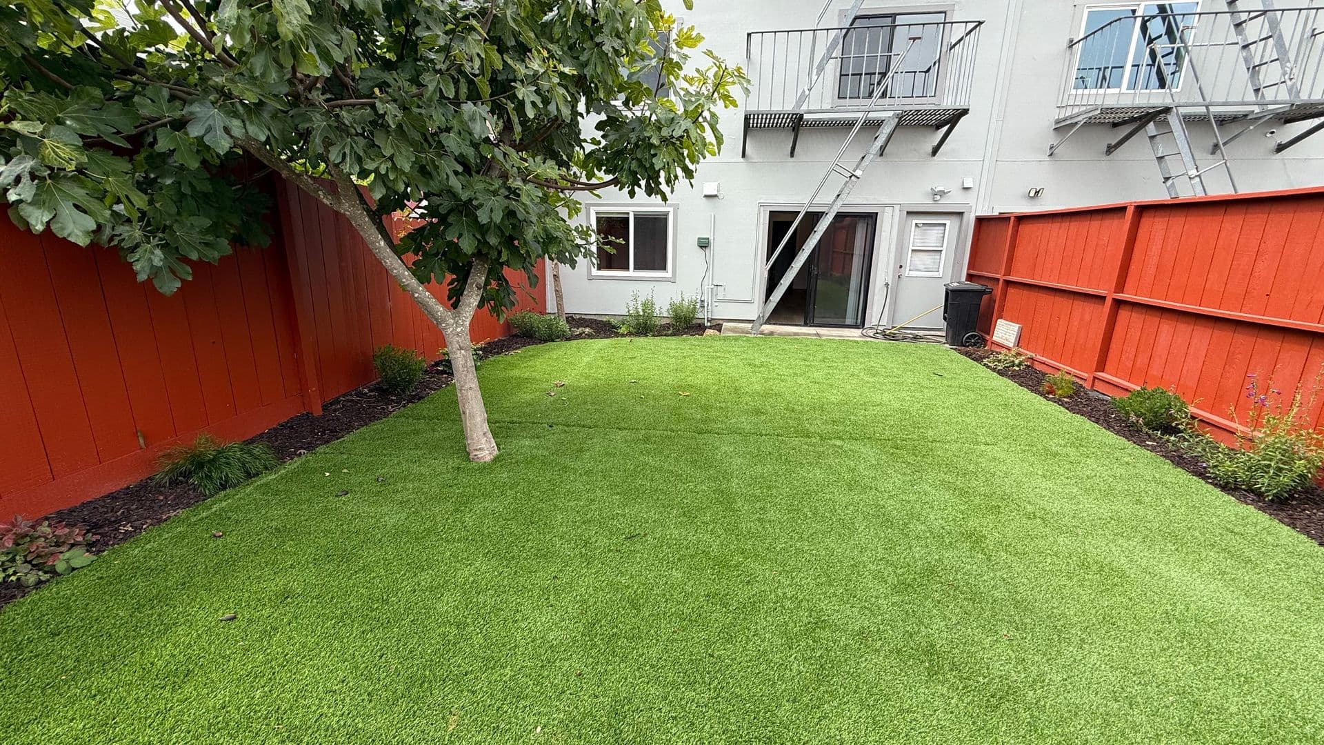 San Francisco Apartment: 1630 Oakdale, Ave.