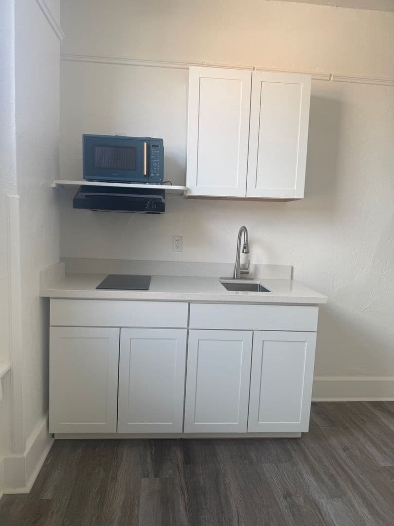 Prescott Apartment: 123-135 N Cortez St