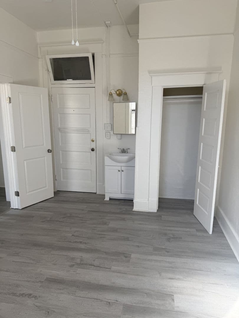 Prescott Apartment: 123-135 N Cortez St