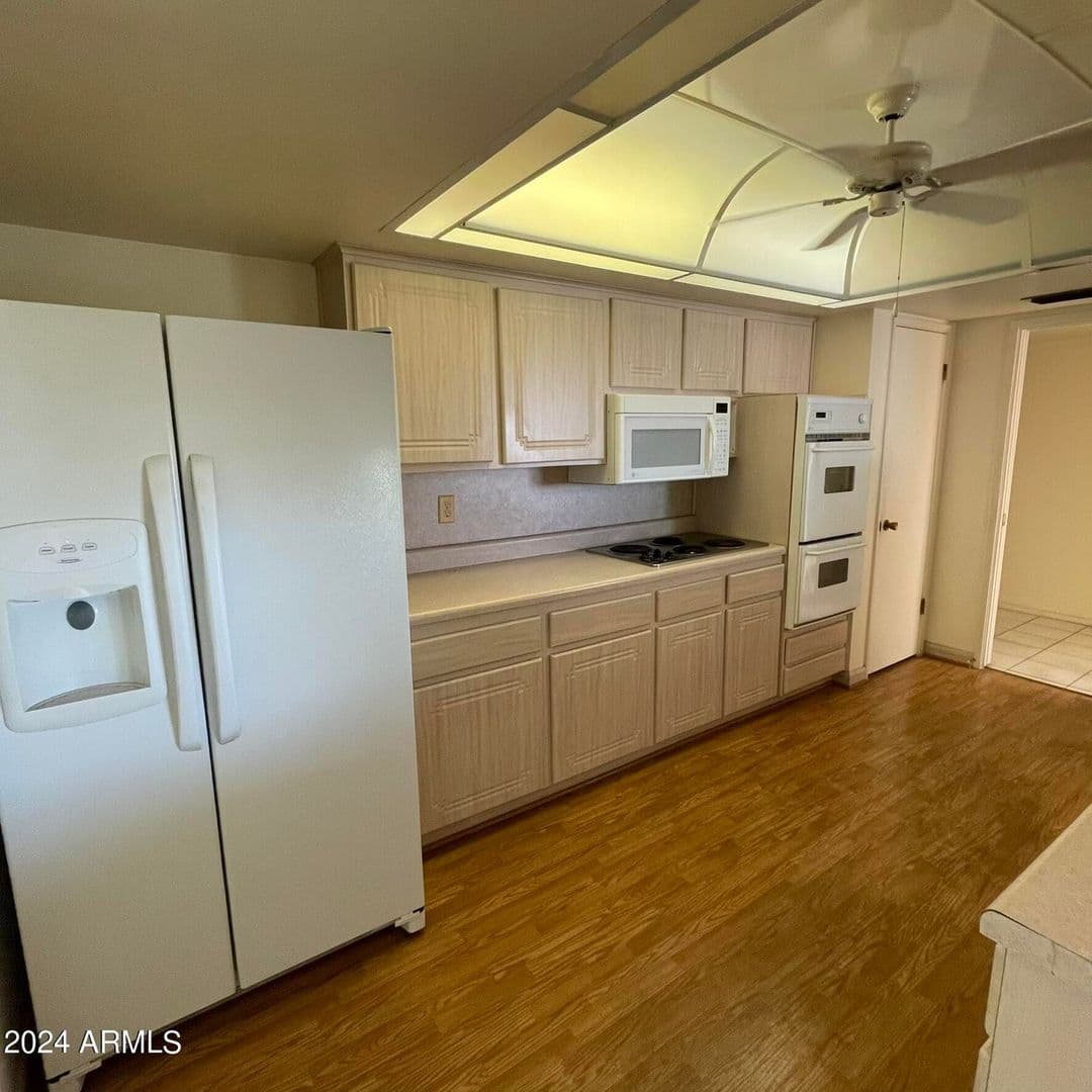 Sun City Apartment: 10524 W Saratoga Cir