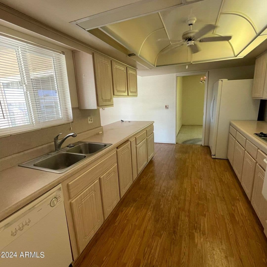 Sun City Apartment: 10524 W Saratoga Cir