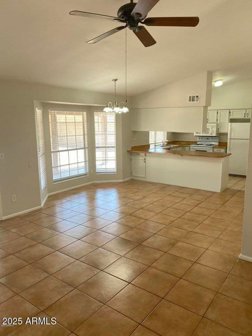 Glendale House: 18239 N 38th Dr