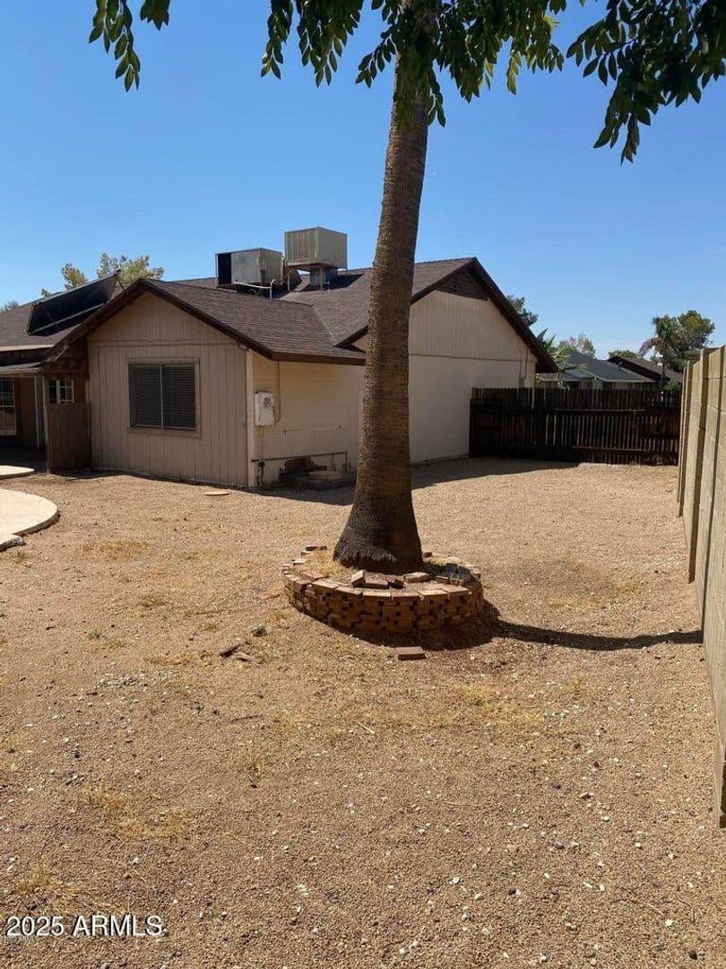 Glendale House: 18239 N 38th Dr