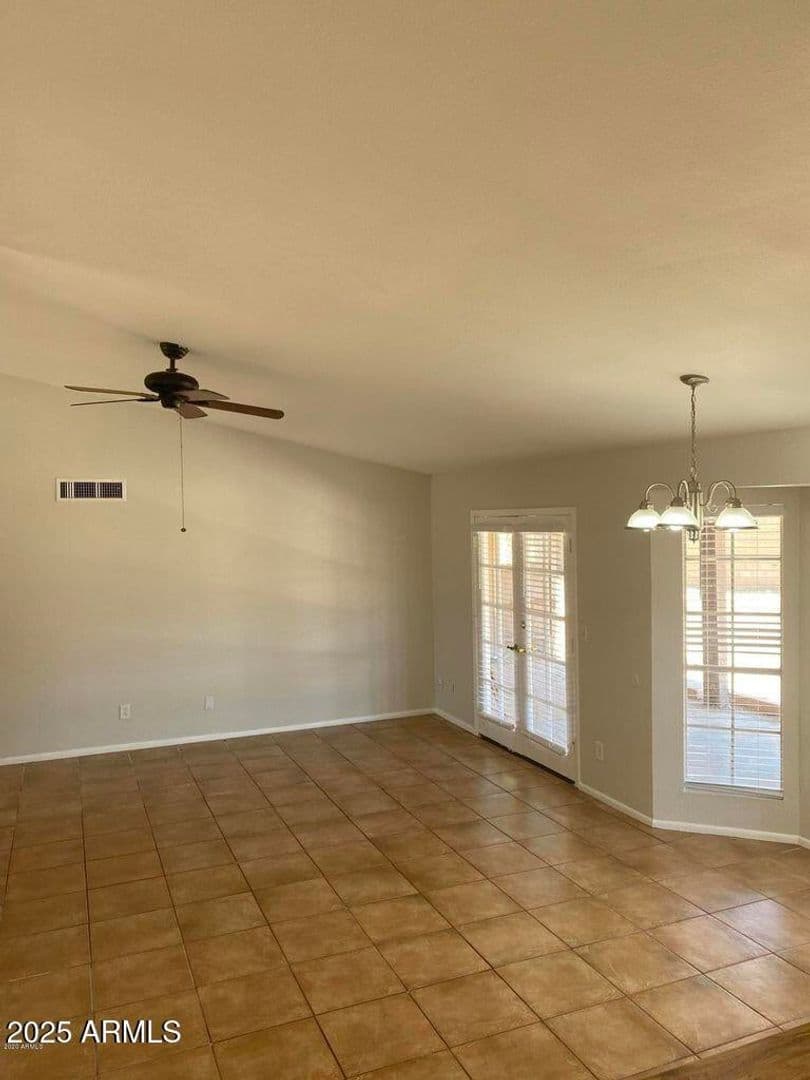 Glendale House: 18239 N 38th Dr