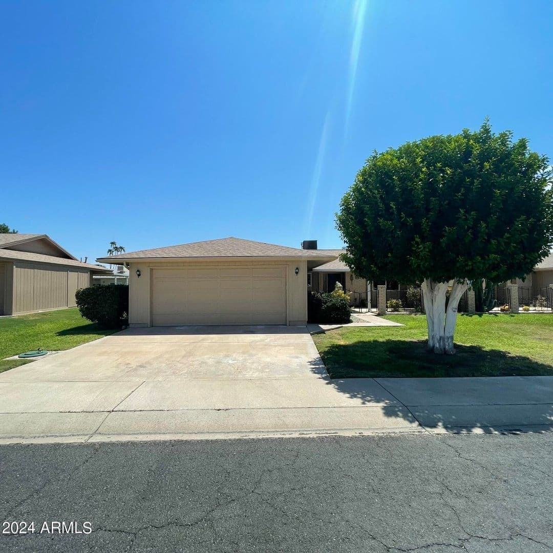 Sun City Apartment: 10524 W Saratoga Cir