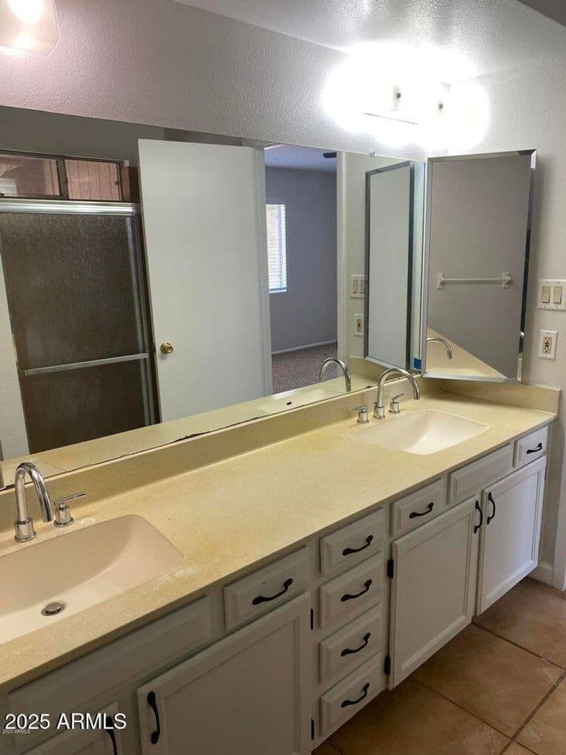 Glendale House: 18239 N 38th Dr