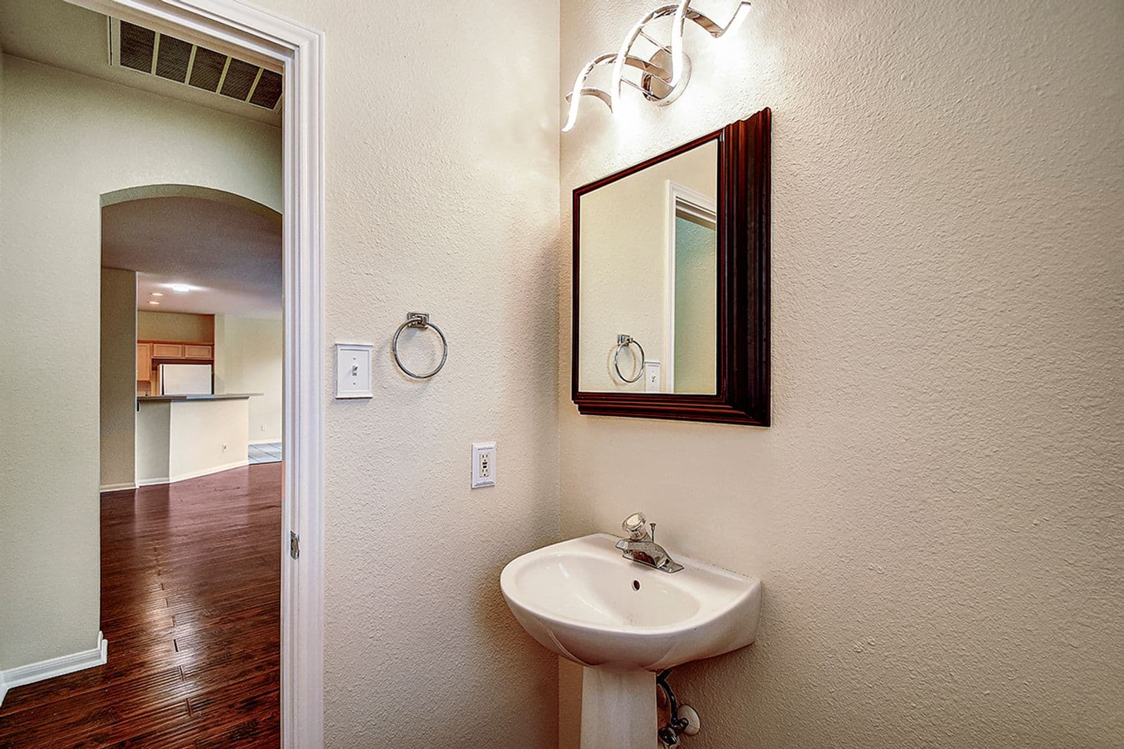 San Antonio House: 25210 Battle Lk