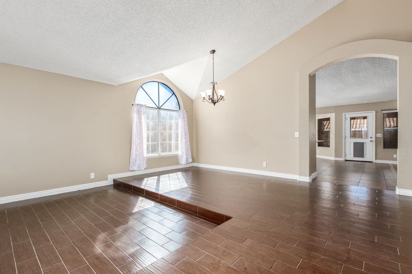 Mesa House: 6601 E Presidio St