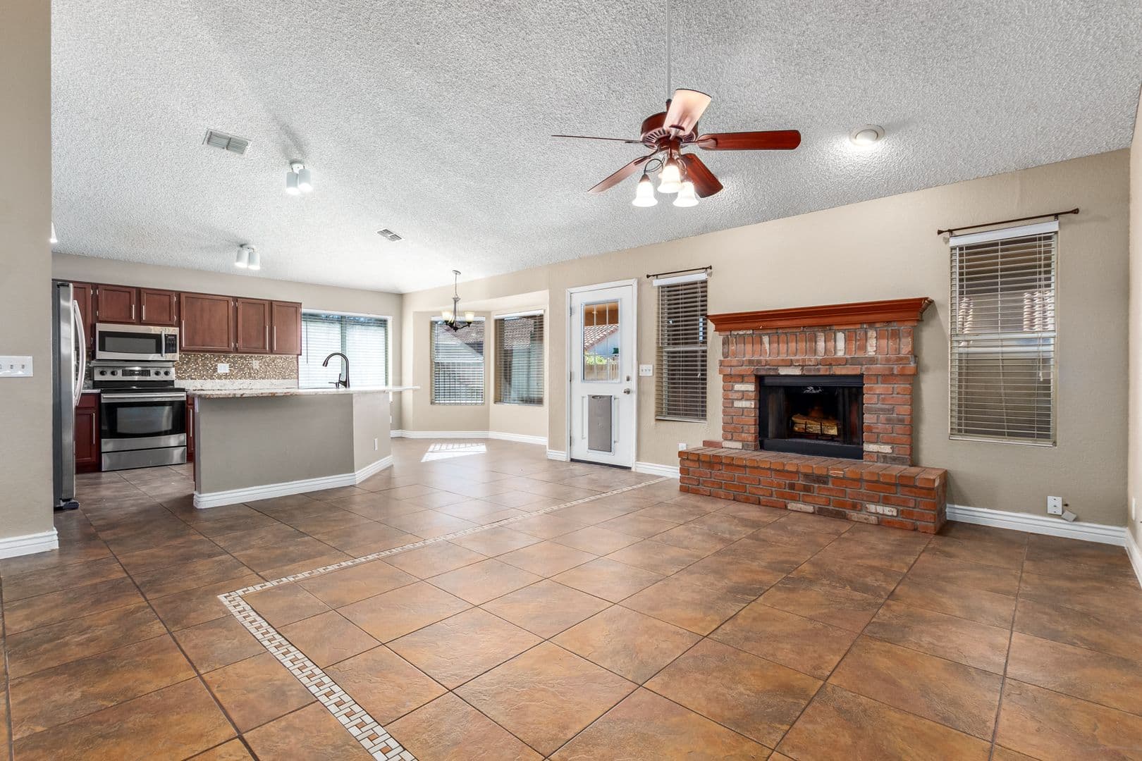 Mesa House: 6601 E Presidio St