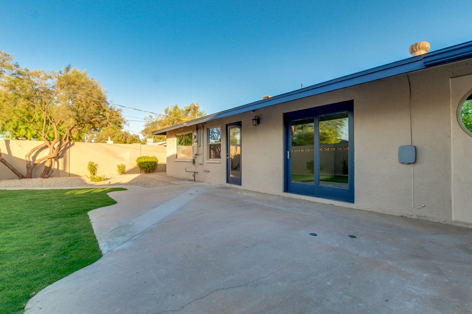 Tempe House: 554 W 19th St