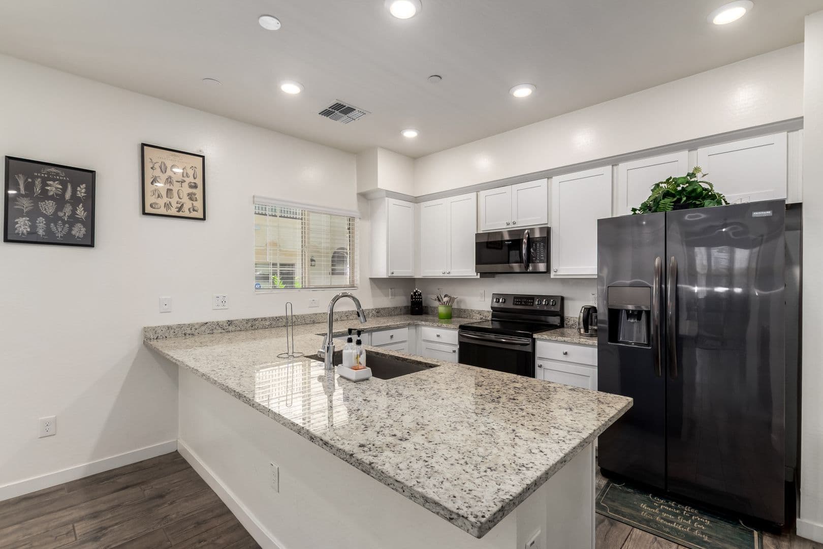 Gilbert Apartment: 2720 S Decatur Dr
