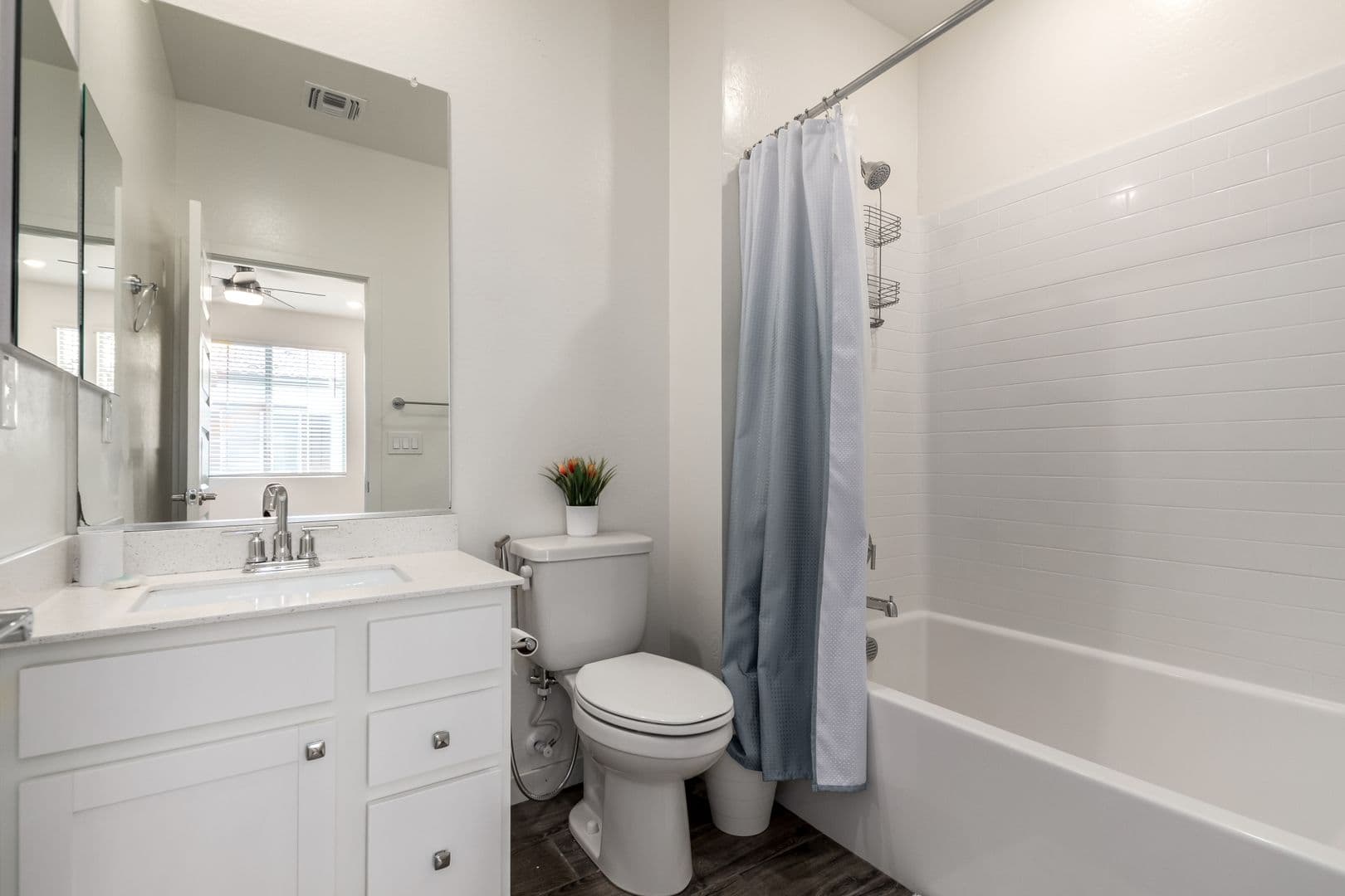 Gilbert Apartment: 2720 S Decatur Dr