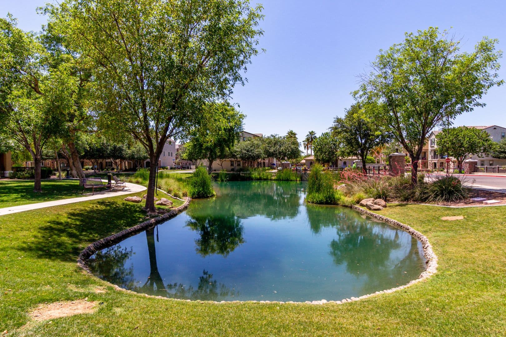 Gilbert Apartment: 2720 S Decatur Dr