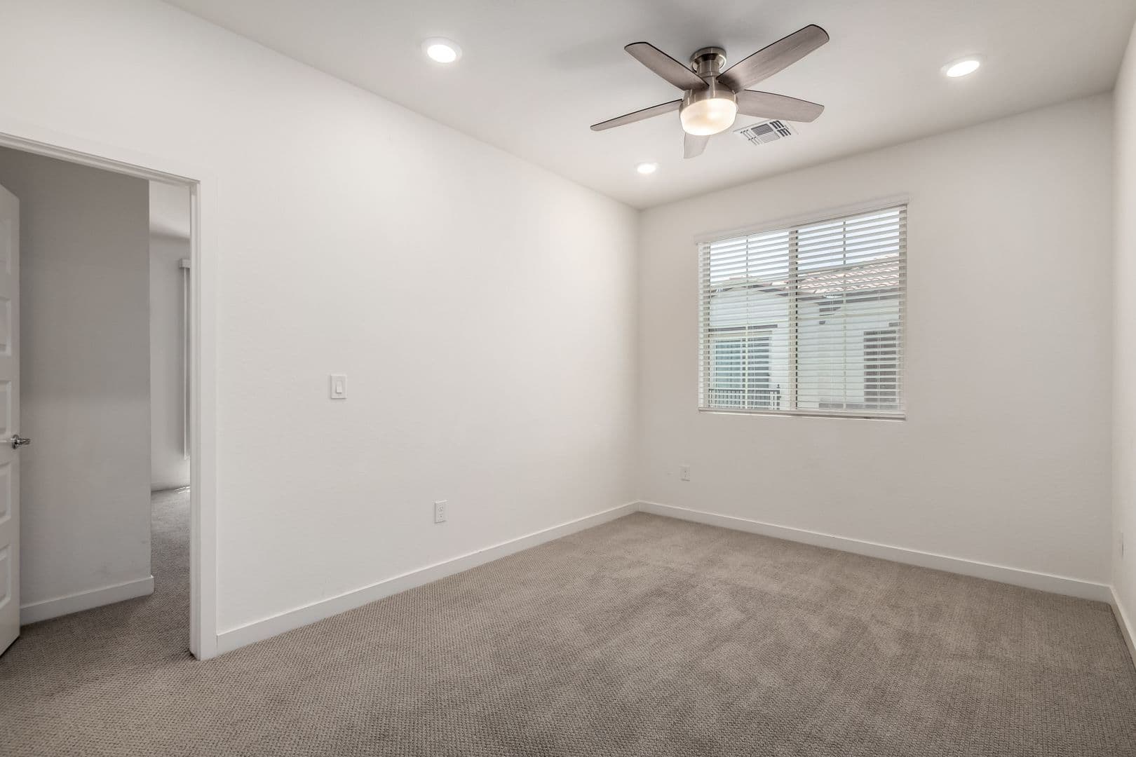 Gilbert Apartment: 2720 S Decatur Dr