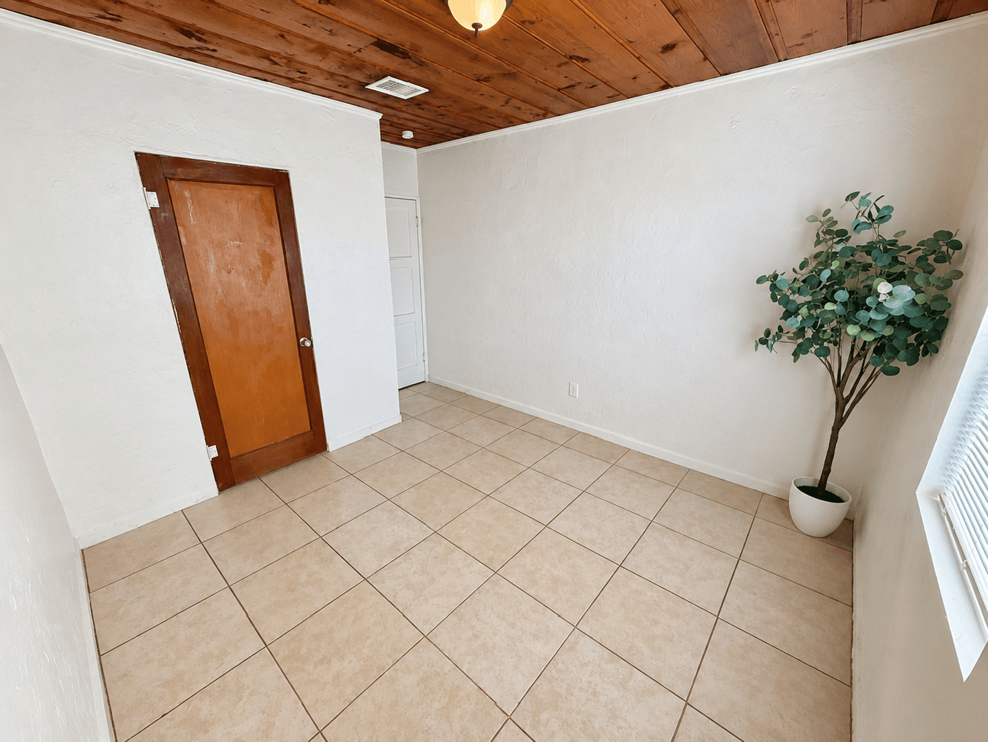 Phoenix Apartment: 925 E Turney Ave