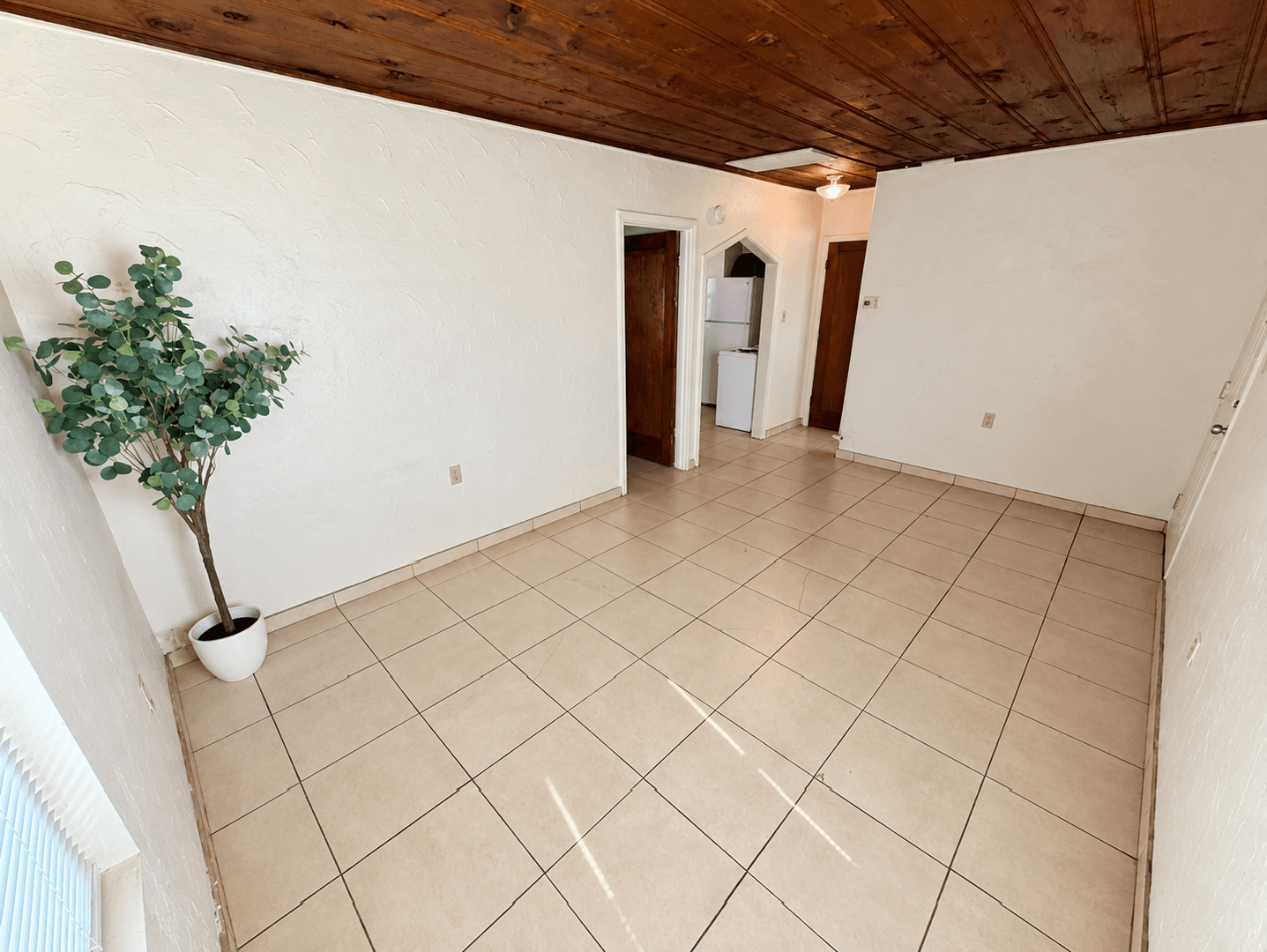 Phoenix Apartment: 925 E Turney Ave