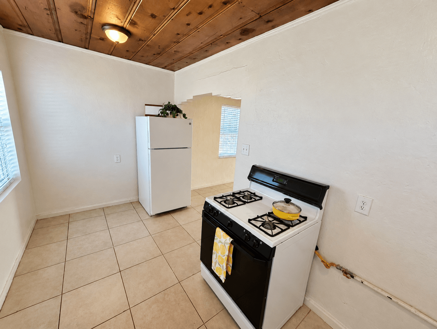 Phoenix Apartment: 925 E Turney Ave
