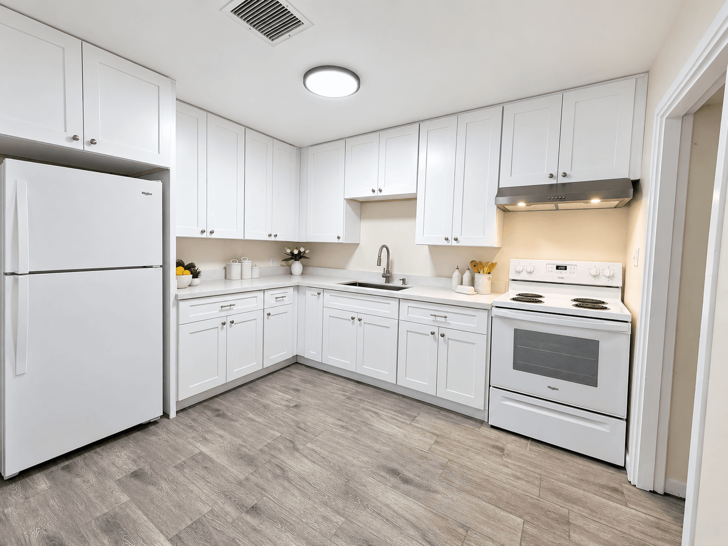 Glendale House: 6518 N 61st Dr