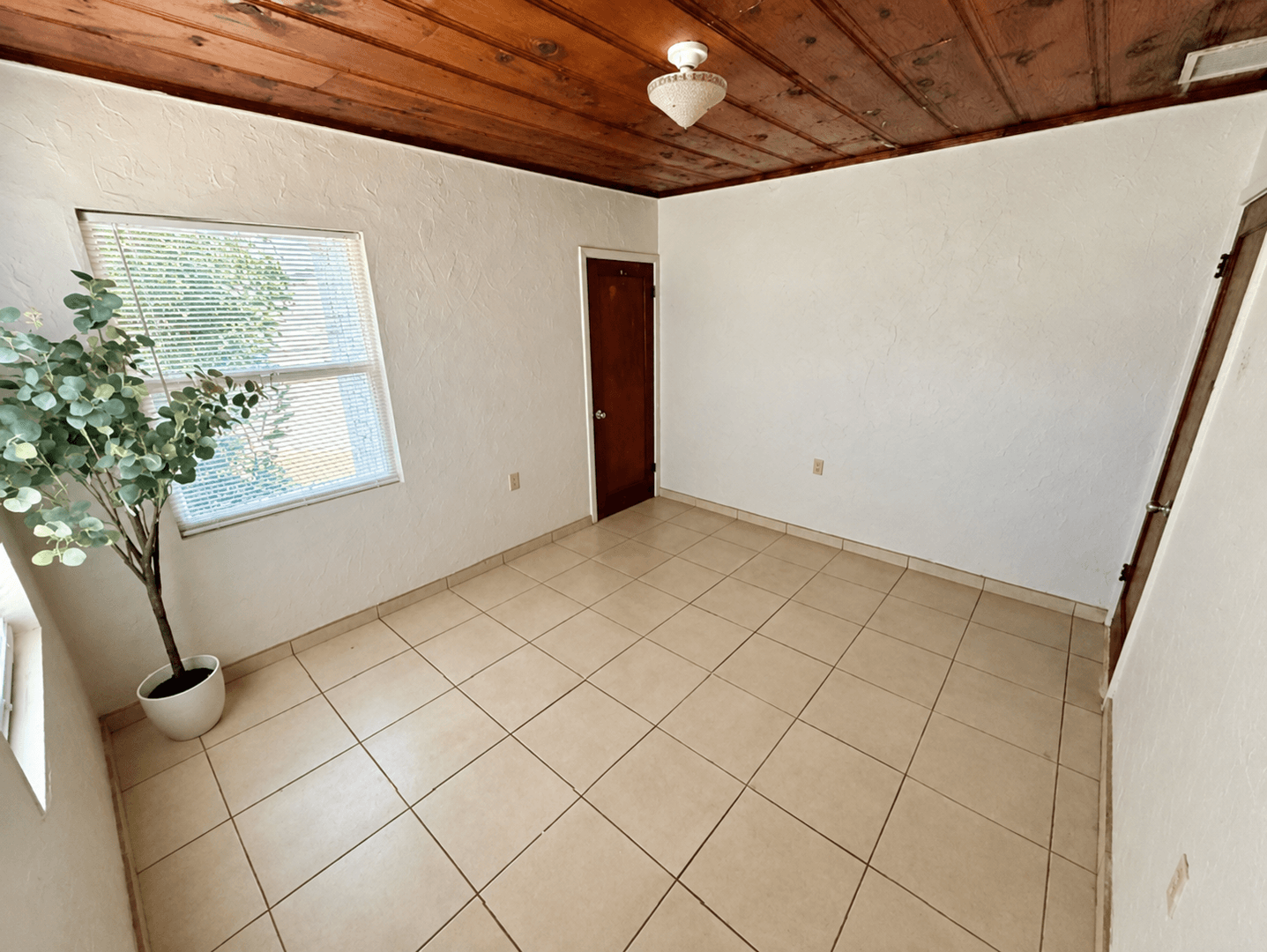Phoenix Apartment: 925 E Turney Ave