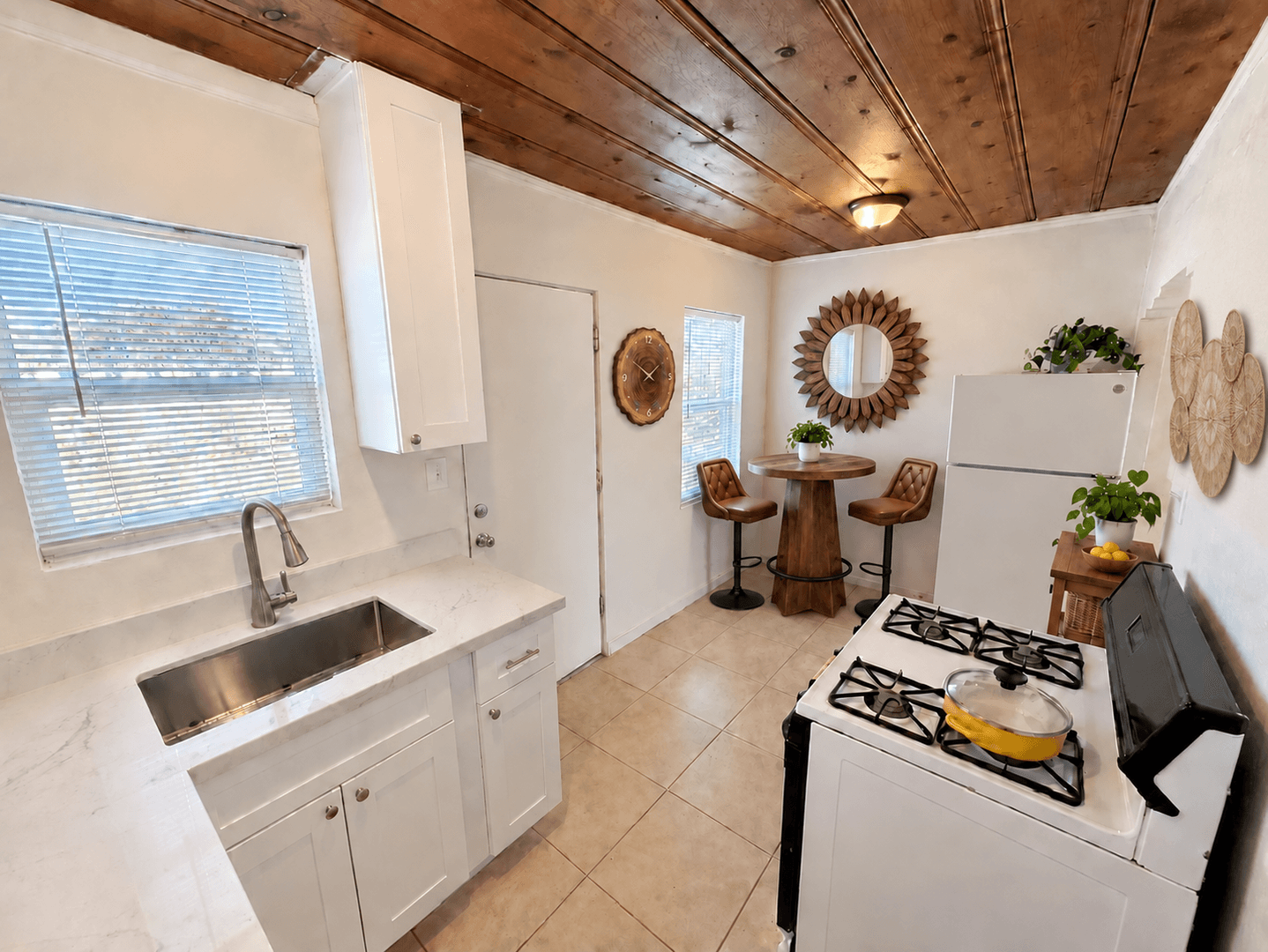 Phoenix Apartment: 925 E Turney Ave
