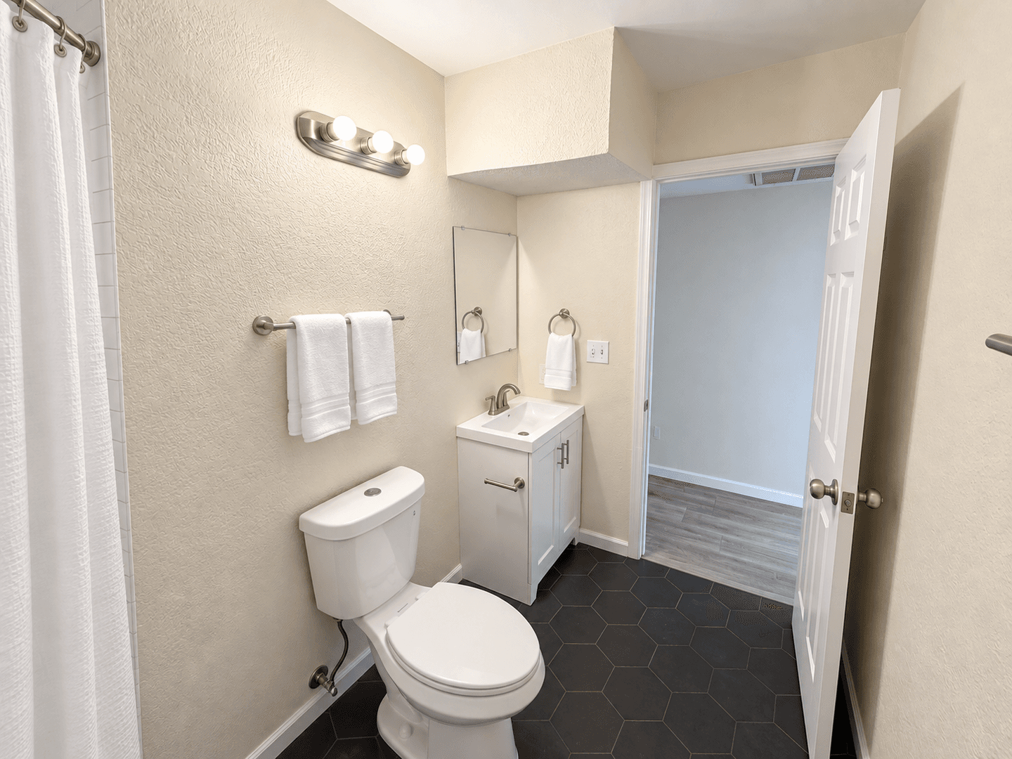 Glendale House: 6518 N 61st Dr