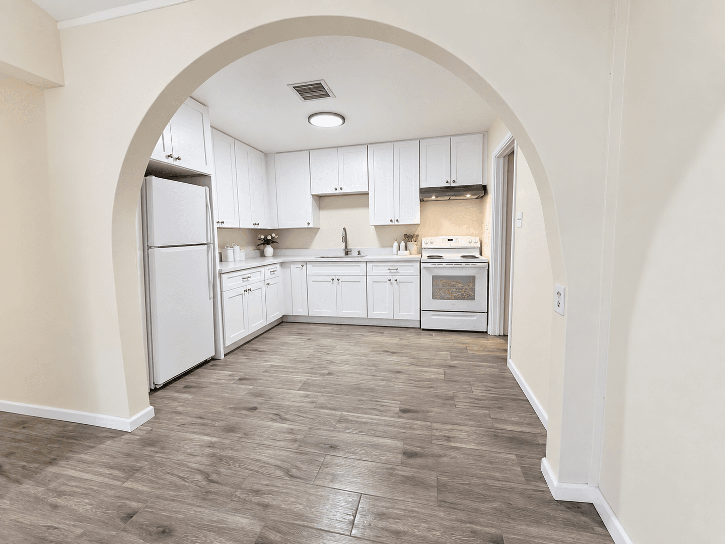 Glendale House: 6518 N 61st Dr